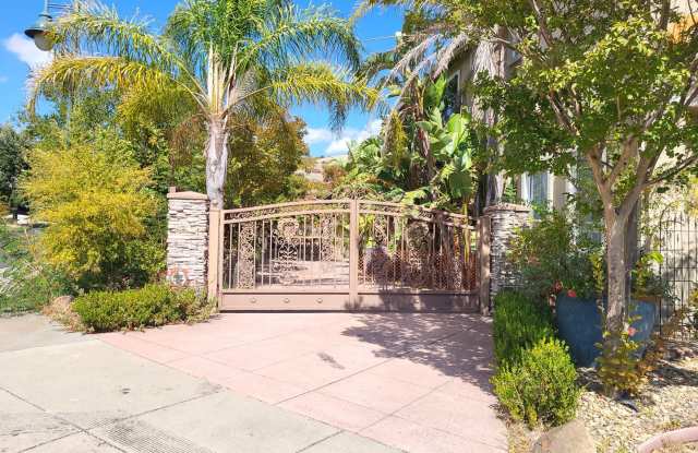 Welcoming Corner Home- **Half OFF November Rent** Gallery 4