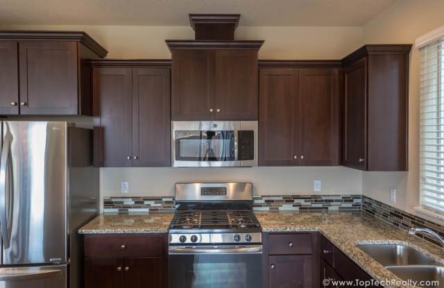 Beauiful 4 BD* 2.5 BA* Single Family Home In A Coveted Abbey Creek In A Highly Desirable Bethany Area, **A+ Schools**  ** Great Location!** Gallery 3