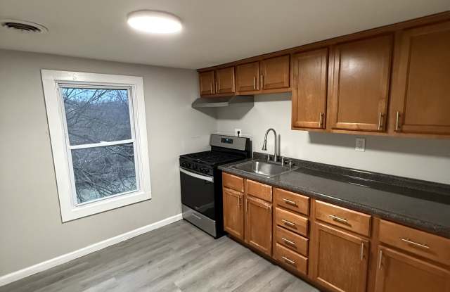 313 Veterans Memorial Parkway - 3 Gallery 1
