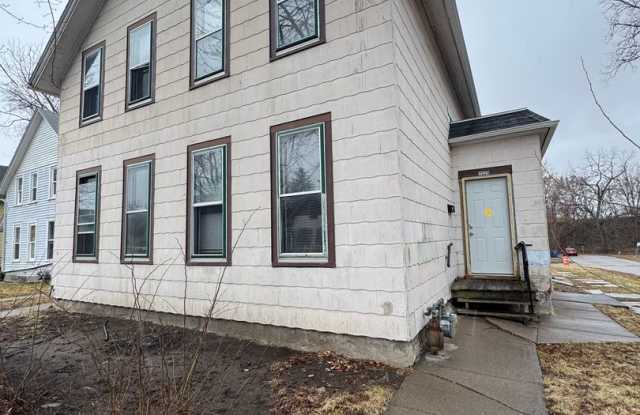 SL MON1527 photos photos