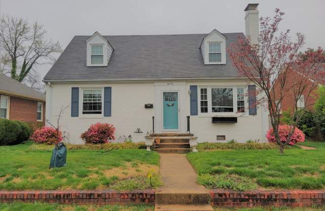 Remodeled 4 bedroom 2 full brick bath cape cod near Willow Lawn/Monument Avenue photos photos