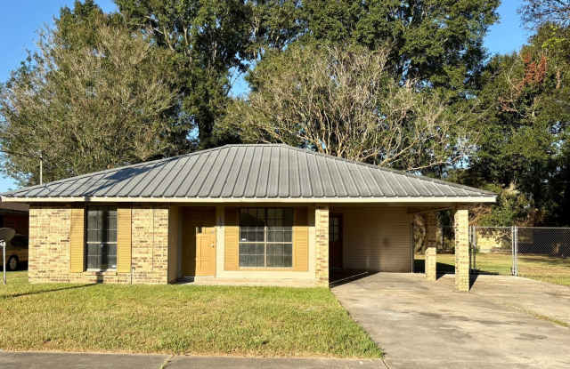 Spacious 3 Bedroom, 2 Bath Home in Carencro! Large Backyard photos photos