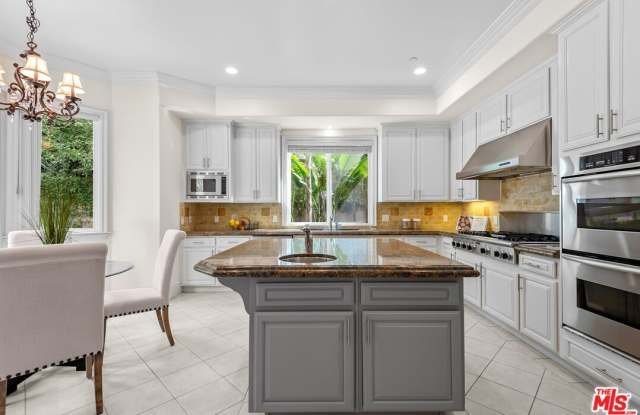 2997 Beverly Glen Cir photos photos