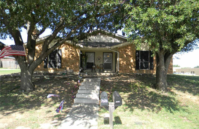 7024 Crosstimbers Lane Gallery 3