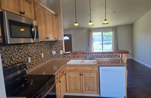 3 Beds, 2 Baths, Fenced Backyard photos photos 3 Beds, 2 Baths, Fenced Backyard photos photos