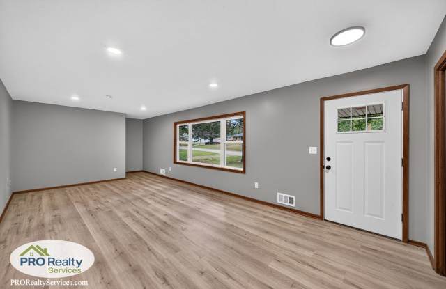 Recently Remodeled 5 Bedroom House Gallery 3