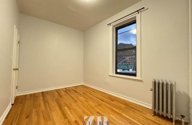 1002 Cortelyou Road Gallery 4