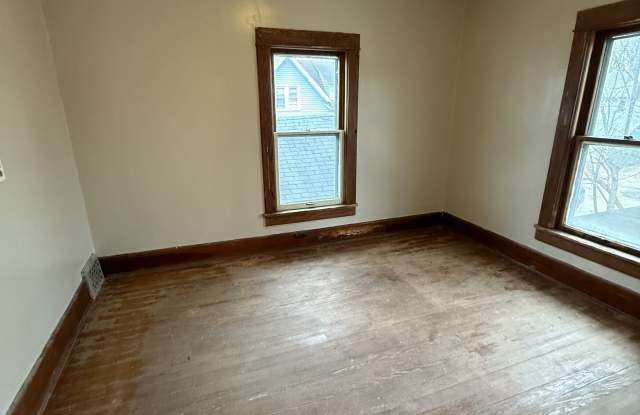 303 Harrison Street Gallery 3