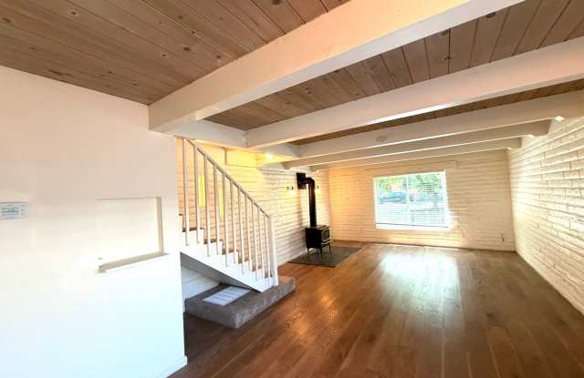 Duplex for Rent in Central Davis – Perfect for UC Davis Students Gallery 3