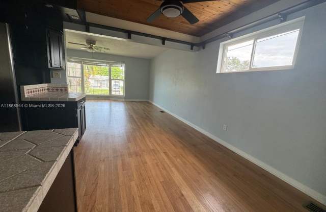 141 NW 72 Way A, Pembroke Pines, FL 33024 Gallery 4