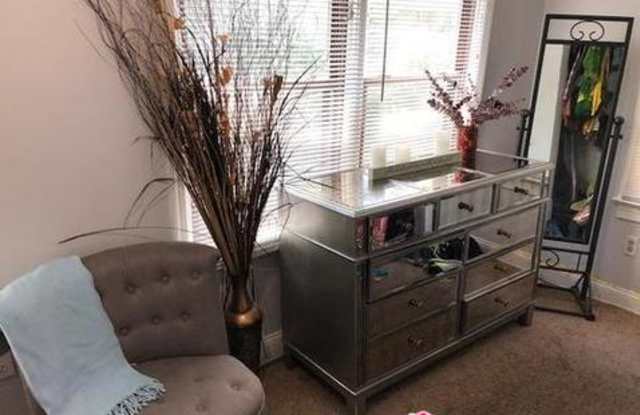1409 Monroe Street North East Gallery 4