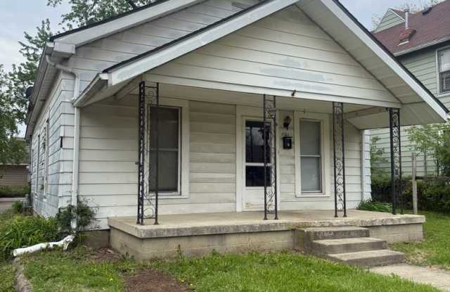 2 Bed 1 Bath - Off Street Parking/Washer Dryer Hook Up! photos photos