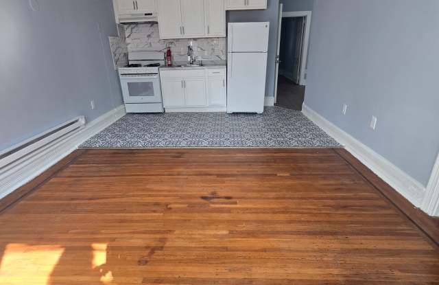 4812 Regent Street - 2 Gallery 2