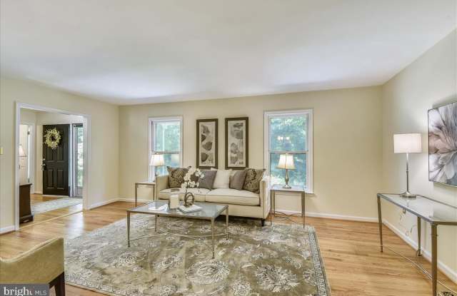 5105 SUMMIT DRIVE Gallery 3
