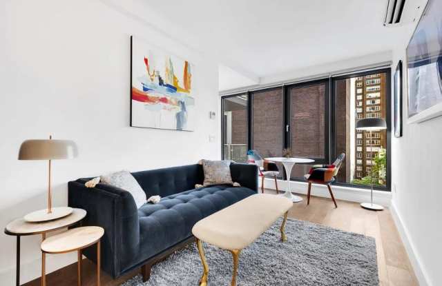 227 Lexington Avenue Gallery 4