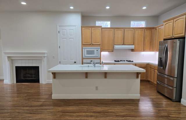 beautifully maintained 4-bedroom, 2-bath, 2,037 sq ft in Mountain House Gallery 3