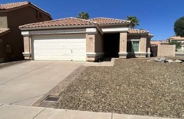 1220 E SILVERWOOD Drive Gallery 1