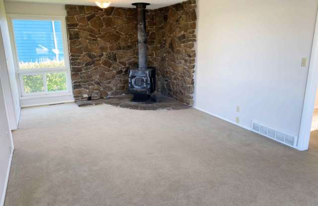 3 bed 1 bath single story home Gallery 3