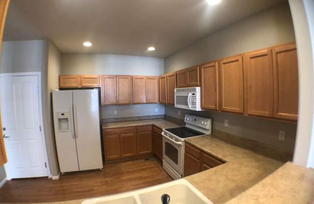 Townhome in gated complex Gallery 1