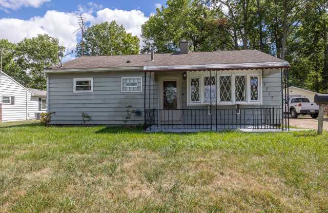 4217 Riverside Dr - 4217 Riverside Drive, Lorain, OH 44055