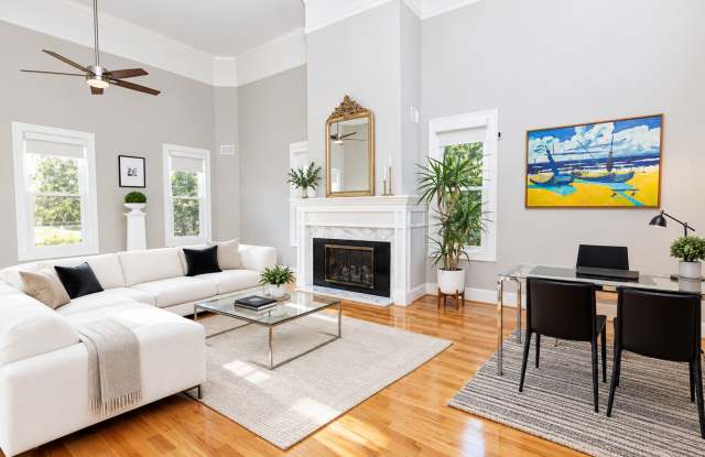 Luxury Three Bed, Two Plus Half Bath with Private Parking Rental Home Gallery 1