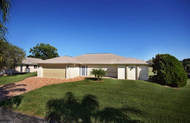 4210 Glasgow CT - 4210 Glasgow Court, Lochmoor Waterway Estates, FL 33903