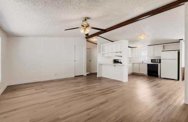 Fresh & Modern 3-Bedroom Home with Huge Backyard! photos photos