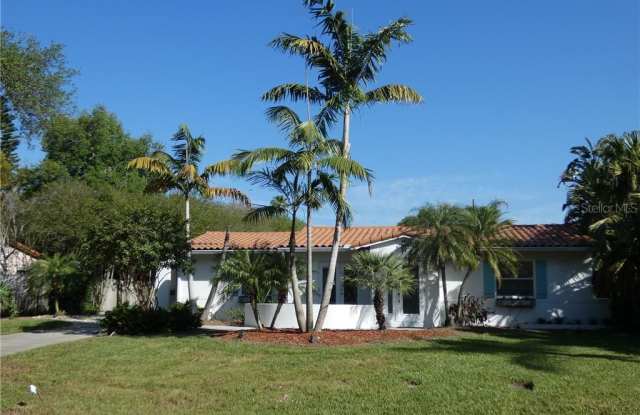 106 GIRALDA BOULEVARD NE - 106 Giralda Boulevard Northeast, St. Petersburg, FL 33704