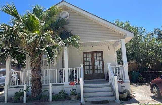 3636 1/2 DERBIGNY Street photos photos