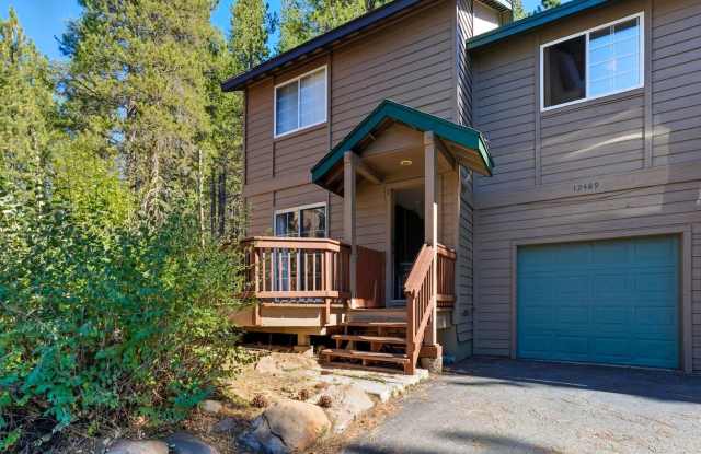 Available Now! Newly Updated Tahoe Donner Townhome with Great Community Amenities! - 12489 Northwoods Boulevard, Truckee, CA 96161