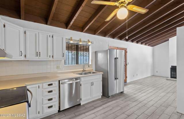 3132 E Presidio Road Gallery 4