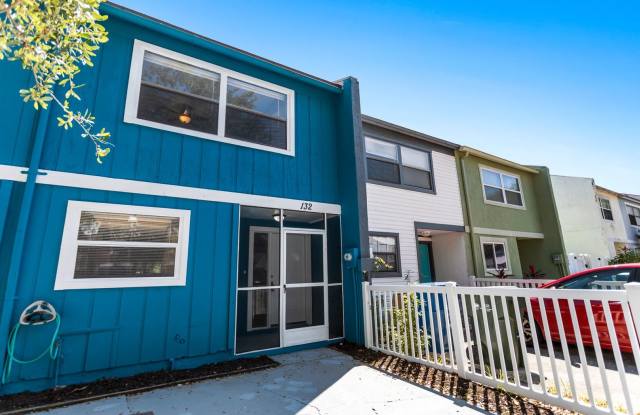 2bedroom 1.5 Bath Town home ** January Rent Free if Moved in by November 15th  REDUCED APP FEE TO $25*** - 2820 South Pines Drive, Largo, FL 33771