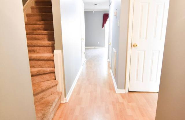 COMING SOON!! 3 Bedroom 1.5 Bathroom Townhome- Pets Considered Gallery 4