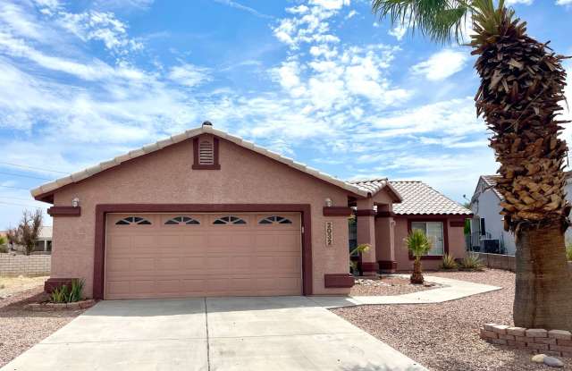 Cute 3 Bedroom Desert Lakes Golf Course Community Home! - 2032 Desert Palms Drive, Fort Mohave, AZ 86426