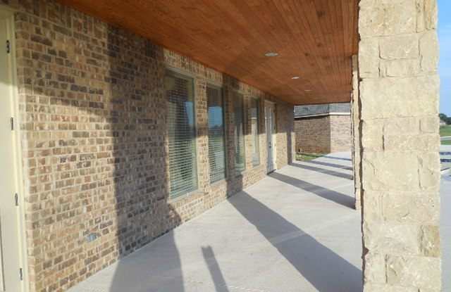 Beautiful Two Bedroom, Two Bathroom Home w/ Study for lease at The Enclave in NW Norman!! Gallery 4