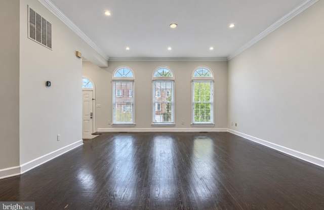 1805 VANCE Place Gallery 4
