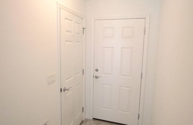 Gorgeous 3 Bed 2 Bath 1 Car Garage Townhome in Palm Coast! LAWN CUT INCLUDED IN A RENT! Gallery 4