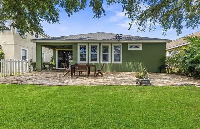 Windermere single family house with water view and no rear neighbors! Brand new vinyl floor, no carpet! Gallery 4
