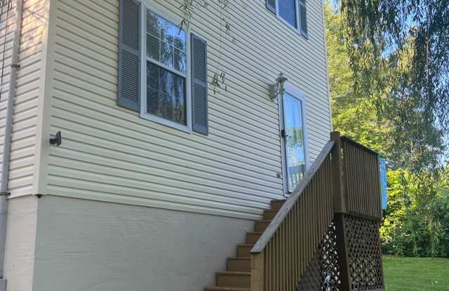 Knoxville 37918 - 3 bedroom 2.5 bath home - Please contact Lisa Vineyard and Shannon Russell 865-216-9334 - 1214 Water Cress Drive, Knoxville, TN 37918