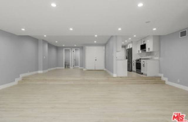 441 North Oakhurst Drive Gallery 3