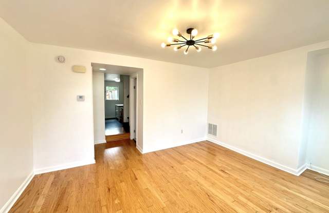 Modern 2 Bed/2 Bath in South Side Slopes - Off-Street Parking, First Floor Laundry - Available Now! Gallery 3