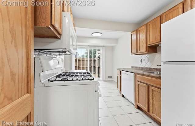 15588 Dupage Boulevard Gallery 4