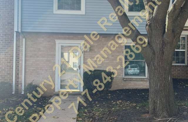Lovely 2 BR, 1.5 Bath townhome in the Lexington Woods Condo located in Central York School District - 15 Williamstown Circle, York County, PA 17404