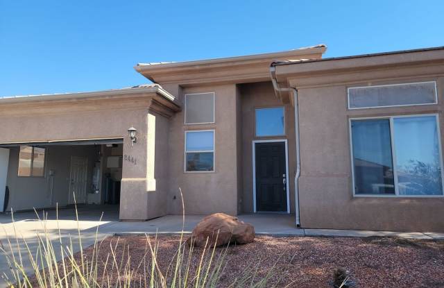 Single-Level 3 Bedroom Home with Fenced Yard and Patio photos photos