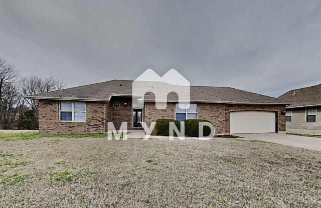 913 N Evergreen Ave - 913 Evergreen Avenue, Republic, MO 65738