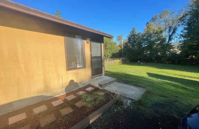 1782 Douglas SE - 1782 Southeast Douglas Avenue, Roseburg, OR 97470