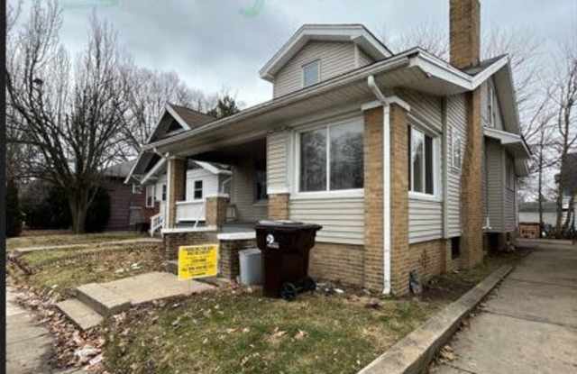 820 East Virginia Avenue - 820 East Virginia Avenue, Peoria, IL 61603