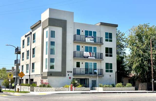 Stylish 2-Bedroom with In-Unit Laundry  Balcony Access photos photos