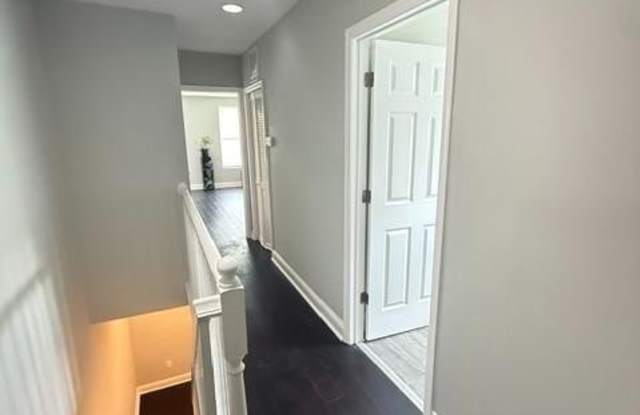 1046 W LOMBARD Street Gallery 3