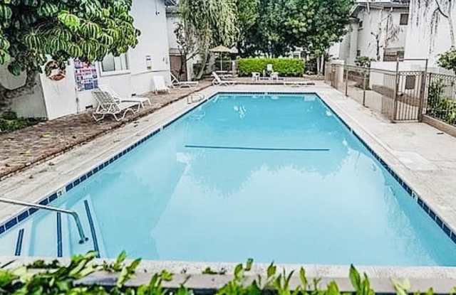 18555 Collins St photos photos
